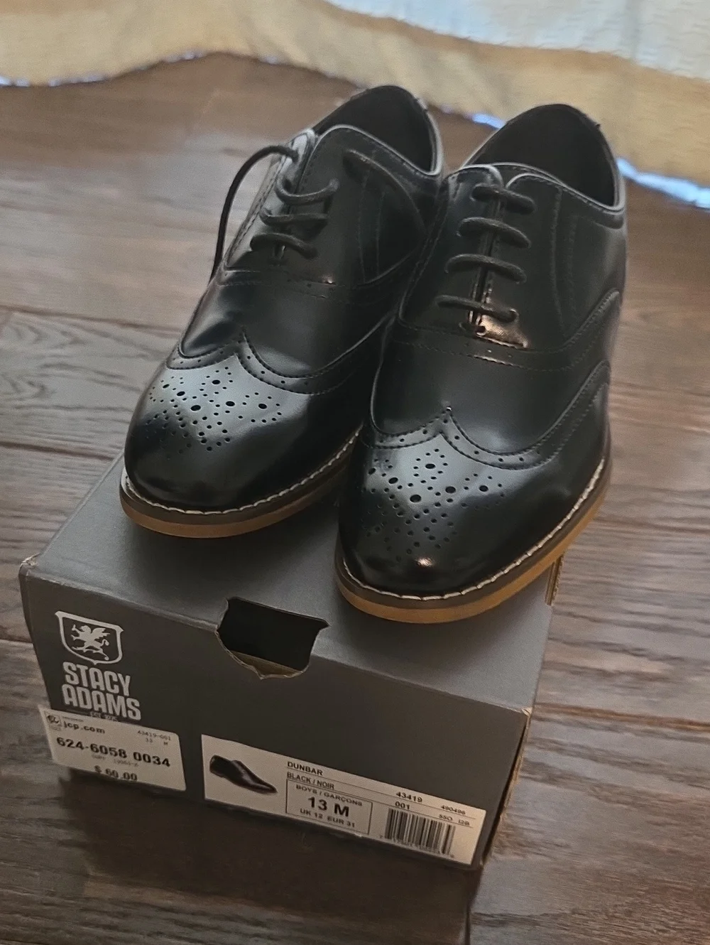 NIB Stacy Adams Black Leather Wingtip Derbys with Tan Sole For BOYS
